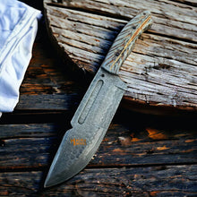 Load image into Gallery viewer, Damascus Bowie Knife Pine Cone Resin Handle