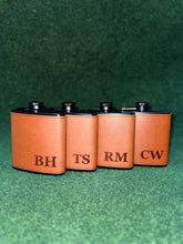 Load image into Gallery viewer, Personalized Leather Flask for Men, Hip Flask, Groomsman Gift, Wedding Flask, Boyfriend Gift, Best Man Gift