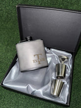 Load image into Gallery viewer, Personalized Leather Flask for Men, Hip Flask, Groomsman Gift, Wedding Flask, Boyfriend Gift, Best Man Gift