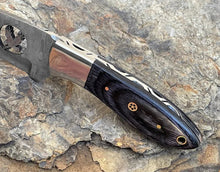Load image into Gallery viewer, 8" Damascus steel fixed blade knife with Black Pakka wood handle.