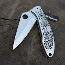 Load image into Gallery viewer, Engraved Spyderco Style Folder with Mirror Polished Leaf Blade