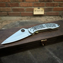 Load image into Gallery viewer, Engraved Spyderco Style Folder with Mirror Polished Leaf Blade