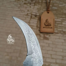Load image into Gallery viewer, Custom Hand Forged Du Hoc Karambit Knife