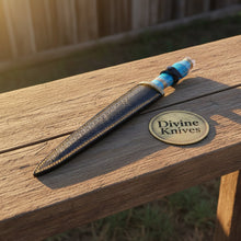 Load image into Gallery viewer, Turquoise Handle Damascus Dagger Set with Brass Bolsters