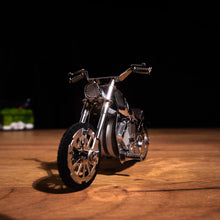 Load image into Gallery viewer, ROADWAY FANTASY HARLEY MOTORCYCLE