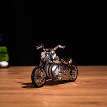Load image into Gallery viewer, ROADWAY FANTASY HARLEY MOTORCYCLE