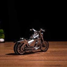 Load image into Gallery viewer, ROADWAY FANTASY HARLEY MOTORCYCLE