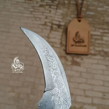 Load image into Gallery viewer, Custom Hand Forged Du Hoc Karambit Knife