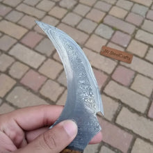 Load image into Gallery viewer, Damascus karambit knife..
