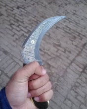 Load image into Gallery viewer, Damascus karambit knife..