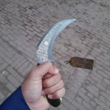Load image into Gallery viewer, Damascus karambit knife..