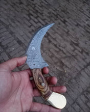 Load image into Gallery viewer, Damascus karambit knife..