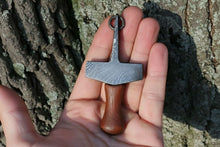 Load image into Gallery viewer, DE-0015 Custom Handmade Damascus steel Viking pendant /Thor Hammer Pendant/Jewellery