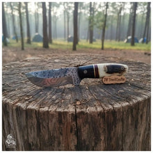 Load image into Gallery viewer, Skinner Knife Damascus Steel Ram Horn Handle 3.5 Inch Blade Hunting Knife