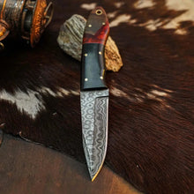 Load image into Gallery viewer, 7.8" Handmade Damascus Skinner Knife – Full Tang Resin Handle &amp; Sheath