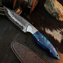 Load image into Gallery viewer, 8.6" Handmade Damascus Skinner Knife – Full Tang Resin Handle &amp; Sheath