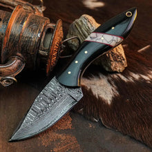 Load image into Gallery viewer, 7.8" Handmade Damascus Bushcraft Knife – Full Tang Resin Handle &amp; Sheath