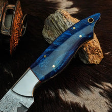Load image into Gallery viewer, 8.6" Handmade Damascus Skinner Knife – Full Tang Resin Handle &amp; Sheath