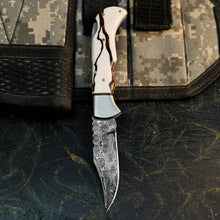 Load image into Gallery viewer, Damascus San Mai Hunting Knife with Resin Handle
